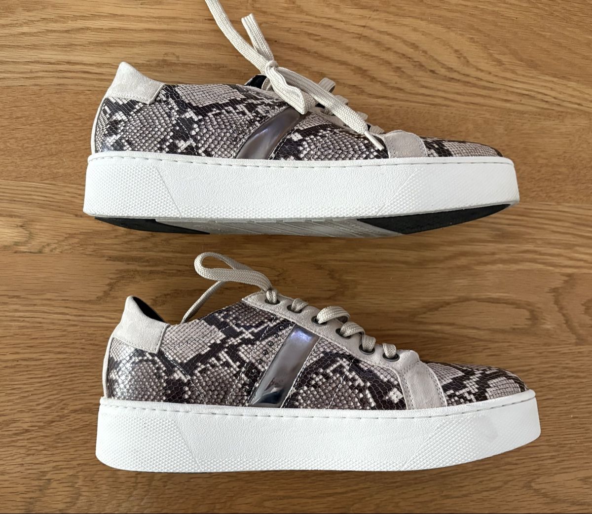 Geox Scarpe da donna: Geox Sneaker Schlangenprint Grösse 38 – Usato da Staffelbach venduto da rc-larossa 3