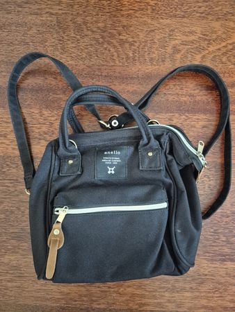 Kleiner schwarzer eleganter Rucksack