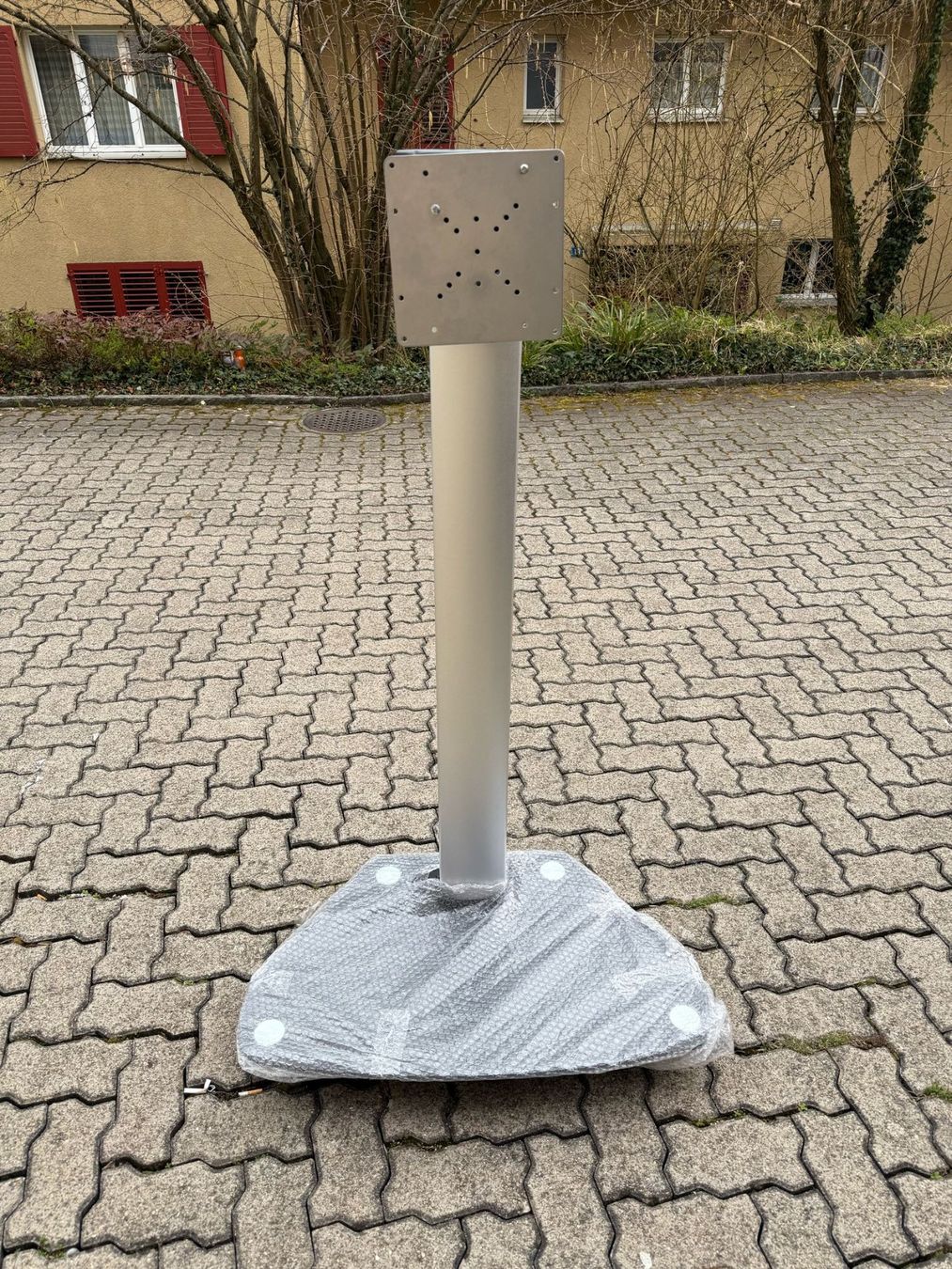 Koffer & Taschen: TV Trolley Schwarz und Silber – Gebraucht aus Oberengstringen von Limmat8102