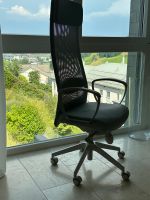 Bürostuhl mit hoher Rückenlehne und Armlehnen Hellgrau