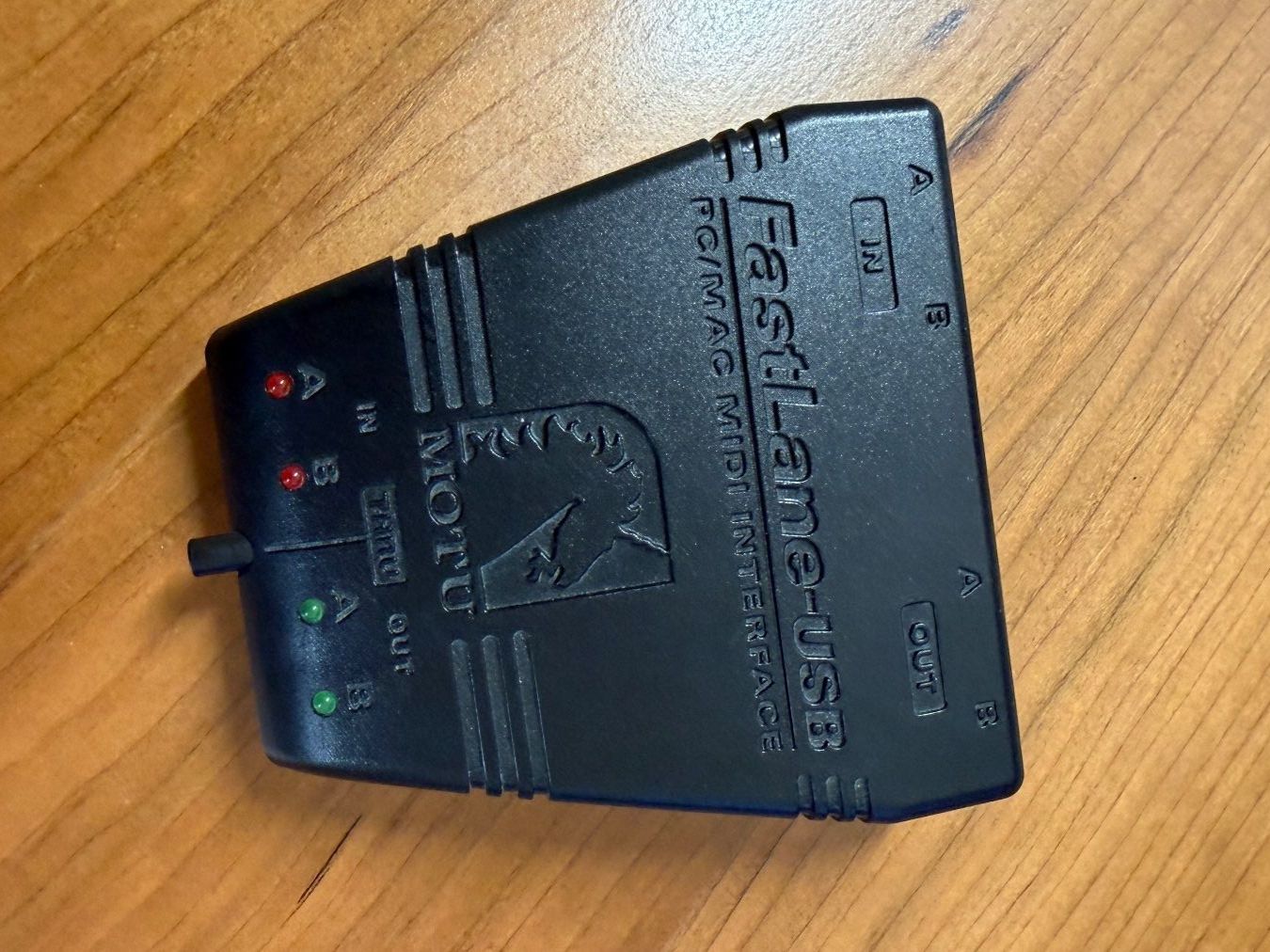 Strumenti musicali: Motu Fastlane USB MIDI-Interface A/B und MIDI-Thru-Schalter – Usato da Richterswil venduto da irgs025