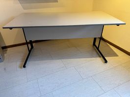 Schreibtisch