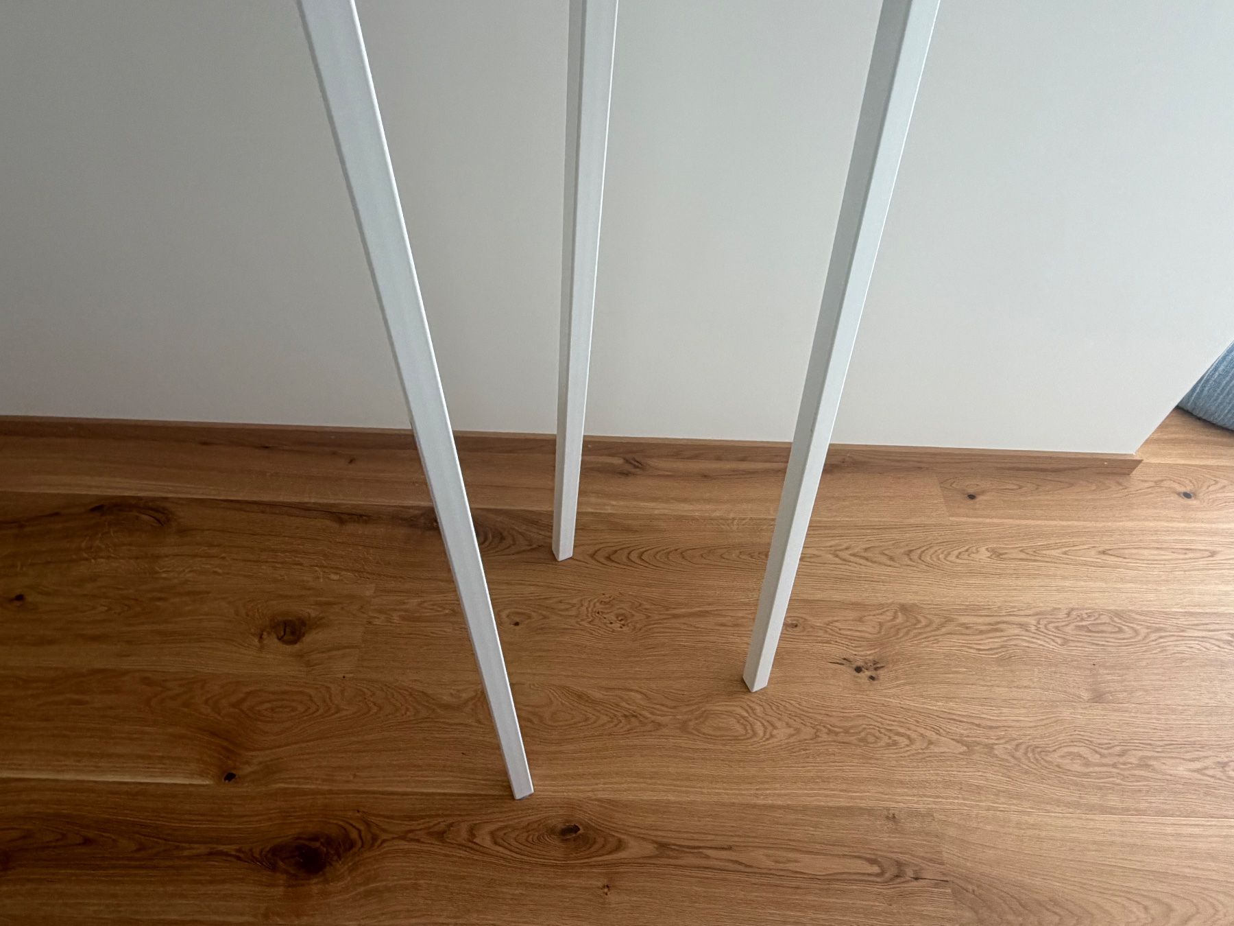 Hay Guardaroba: Hay Loop Stand - Garderobe Kleiderständer - weiss – Usato da Brunnen venduto da Soho3Q 4