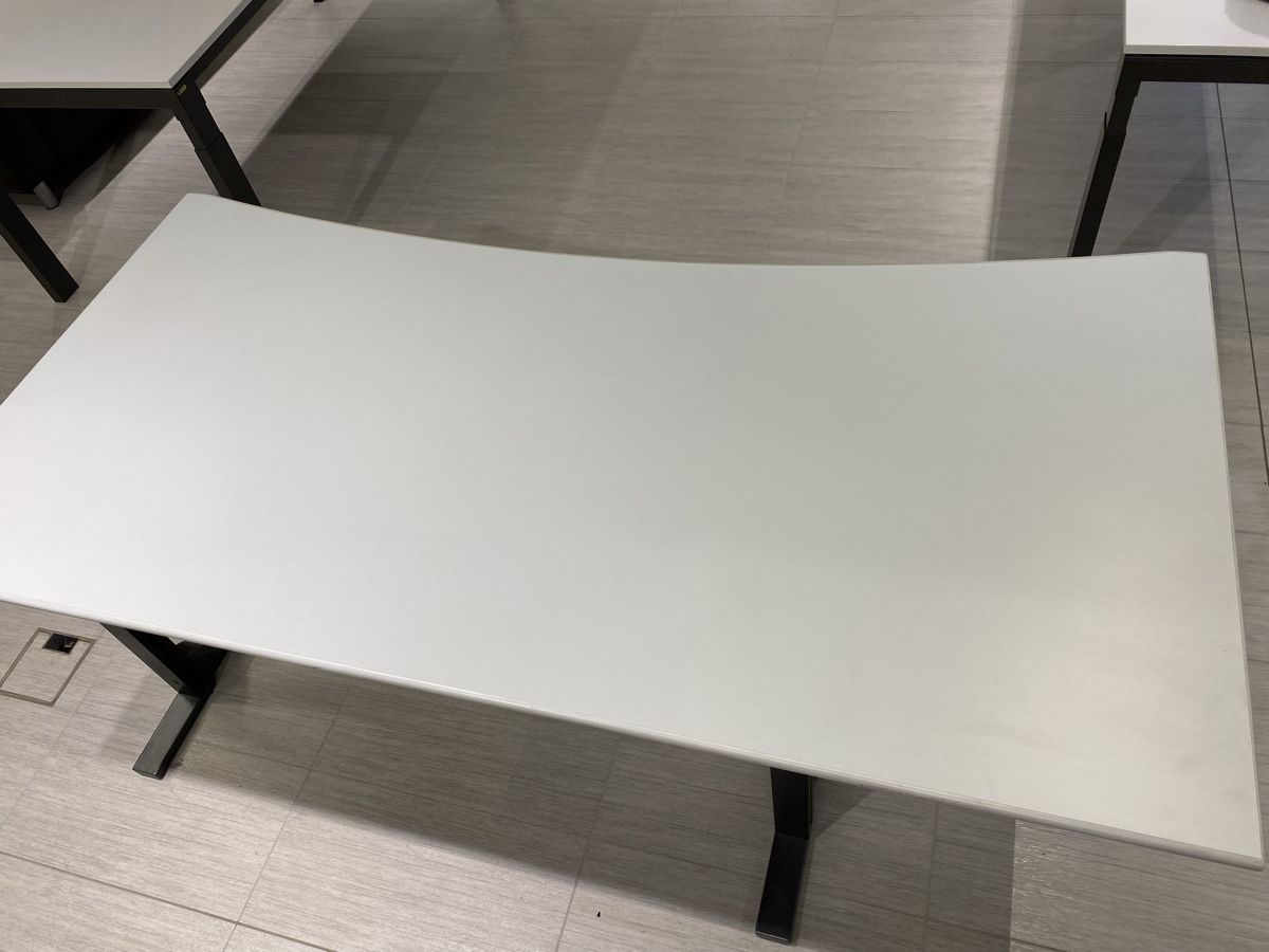 Schreibtische: Flexibel einstellbarer Schreibtisch oder Gamingtisch – Gebraucht aus Hägglingen von Karin0802 9