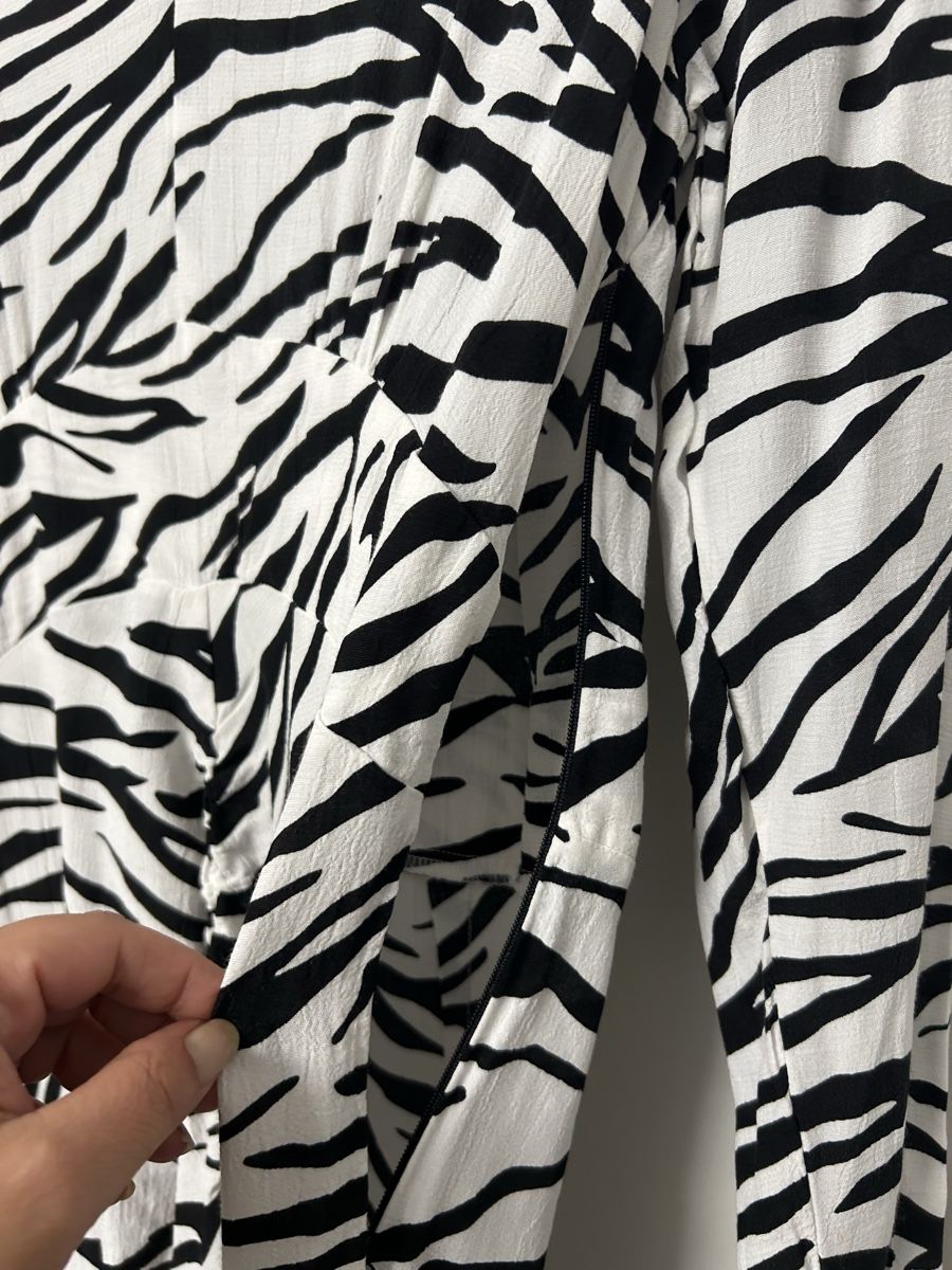 Kleider: Kleid LCW Zebra Muster Grösse M – Gebraucht aus Zürich von Nutla 2