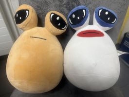Zwei Plüschfiguren Alien Design weich guter Zustand