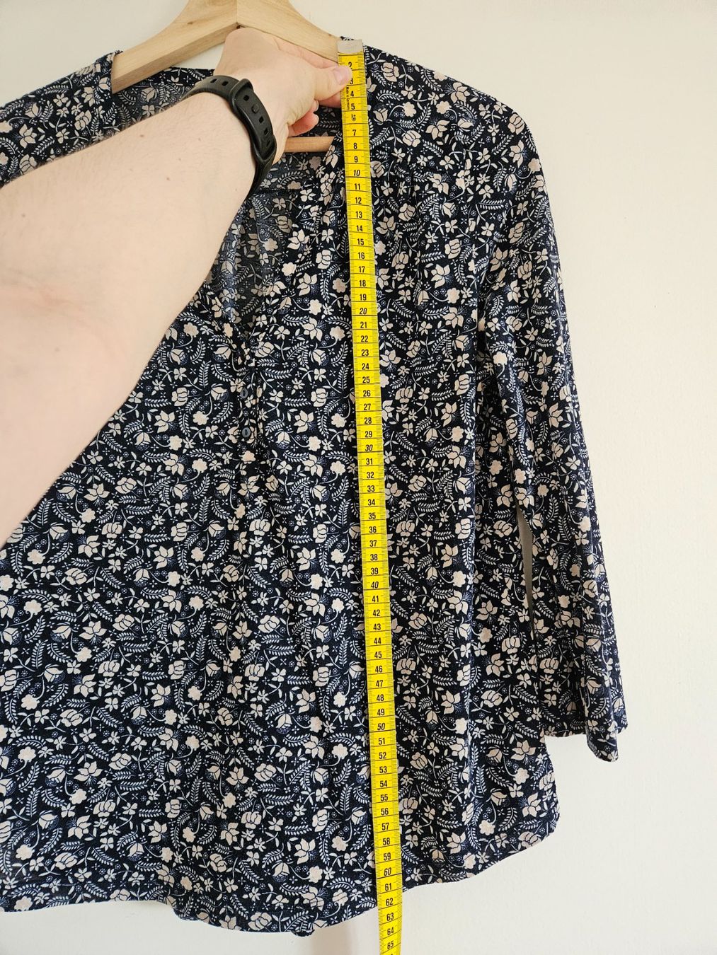 H&M Blusen: Wunderschöne Bluse mit Blumen Gr.S – Gebraucht aus Schaffhausen von sabrina915 1
