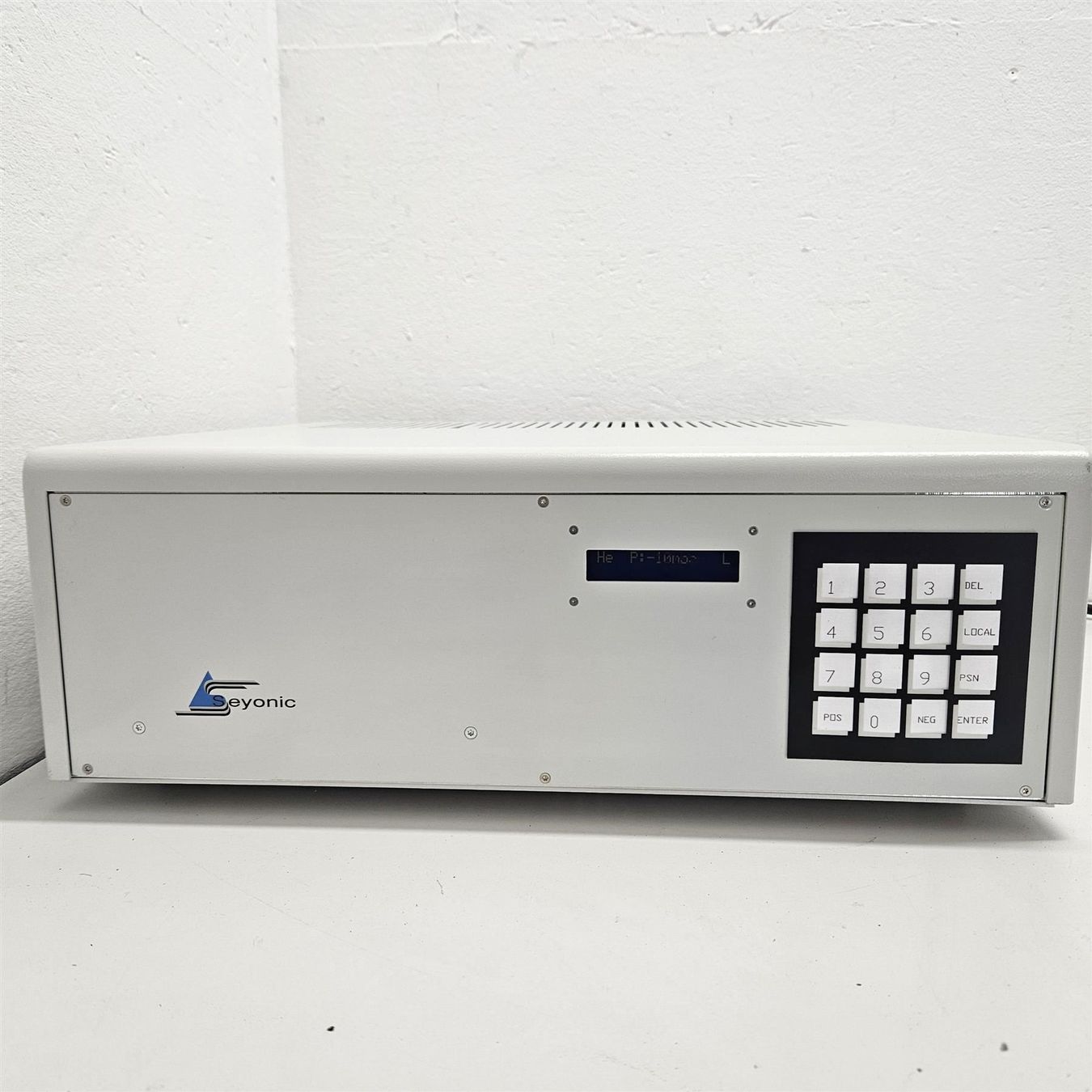 Sistema di controllo: Seyonic Pressure Controller – Usato da Niederdorf venduto da LeptonAG_Labor 1