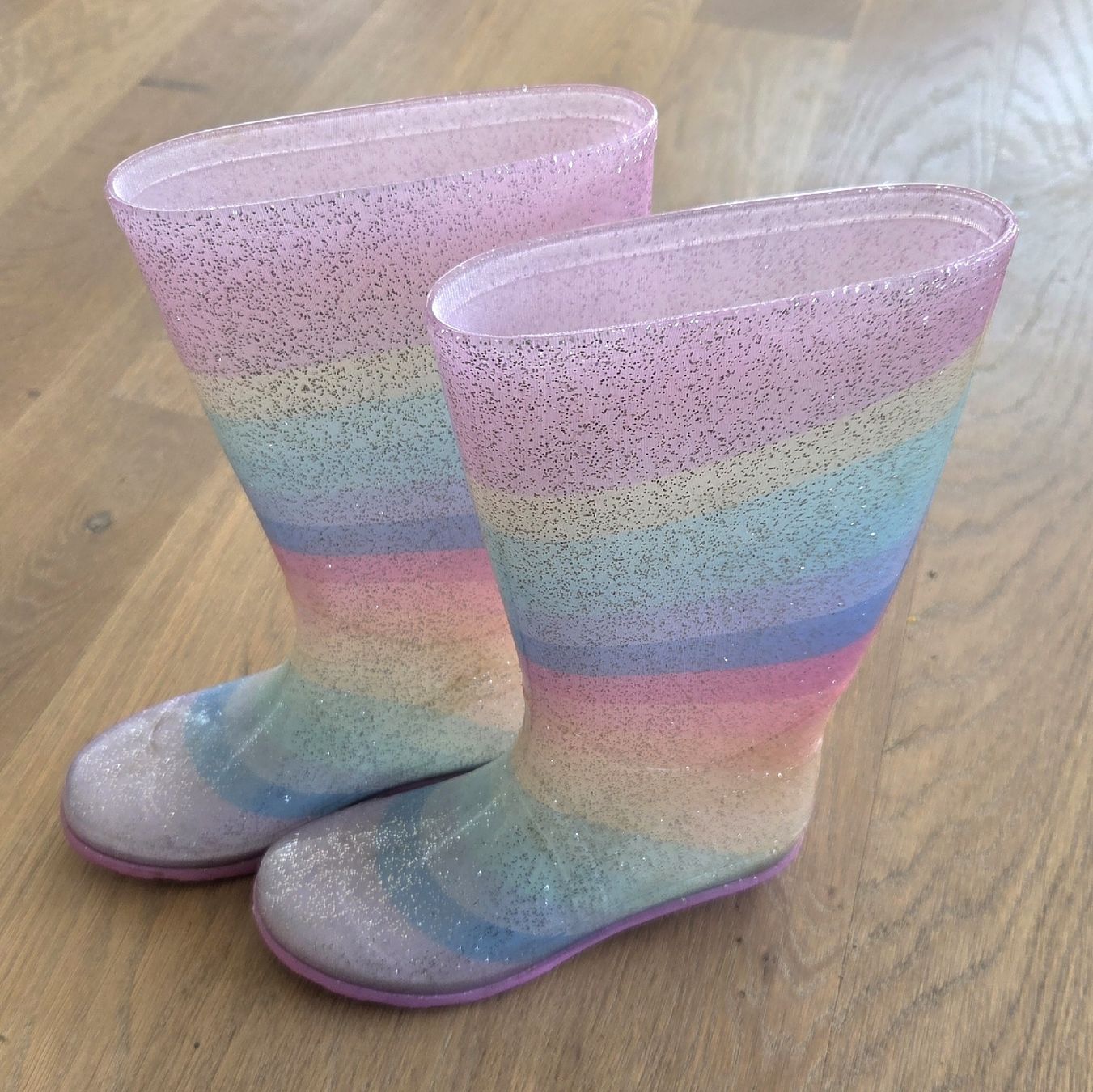 Schuhe für Mädchen: Regenbogen Gummistiefel Mädchen Gr. 33 – Gebraucht aus Oberkirch LU von Tatamara