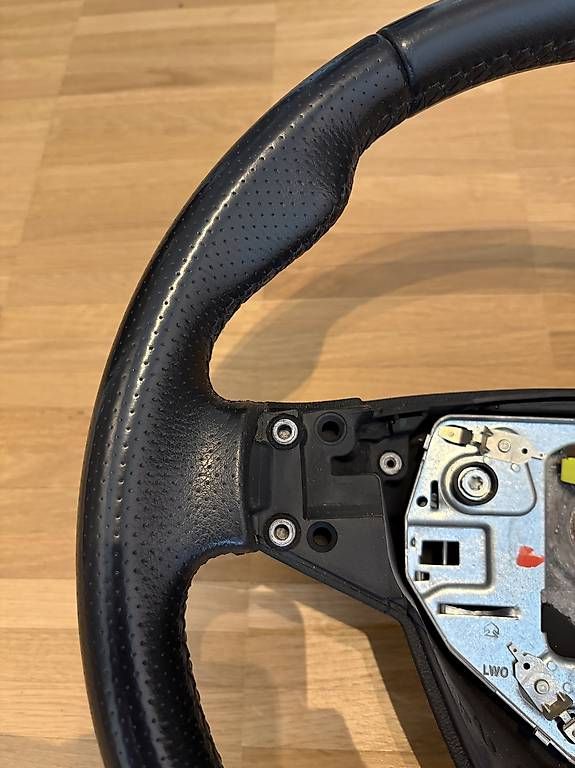 Tutti pezzi di ricambio auto: Saab 9-3, original Leder Lenkrad – Usato da Dietikon venduto da BossBoss11 1