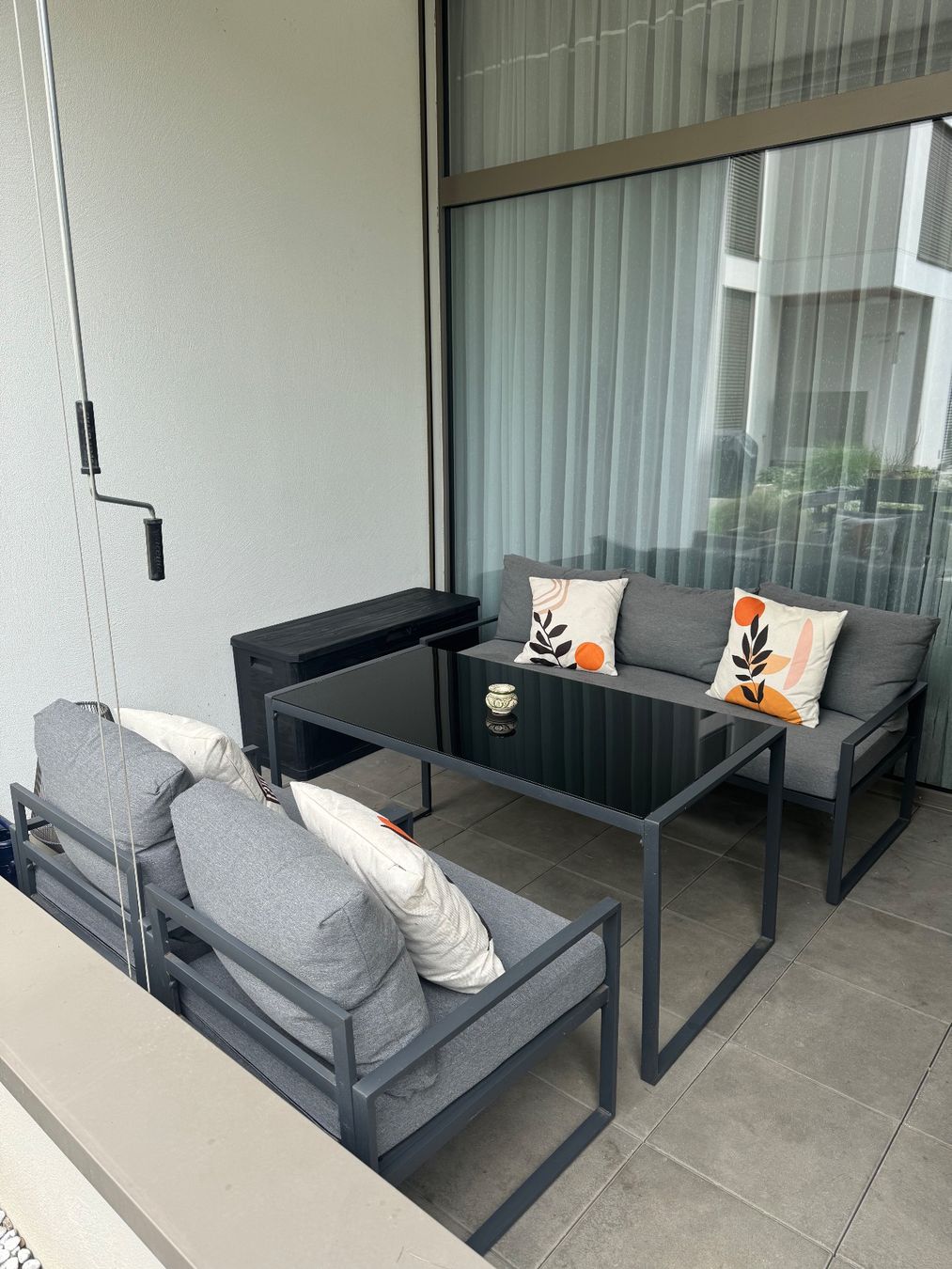 Mömax Set di tavolo e panche: Gartenlounge Set grau (Sofa, 2 Sessel & Tisch) – Usato da Emmen venduto da sin_9c9b