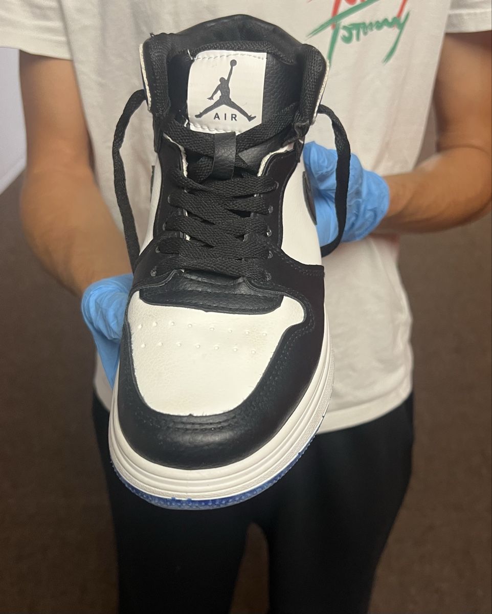 Jordan Scarpe da uomo: Air Jordan 1 Mid-Game Royal – Nuovo (secondo la descrizione) da Lausanne venduto da Gatorlaligattor 4