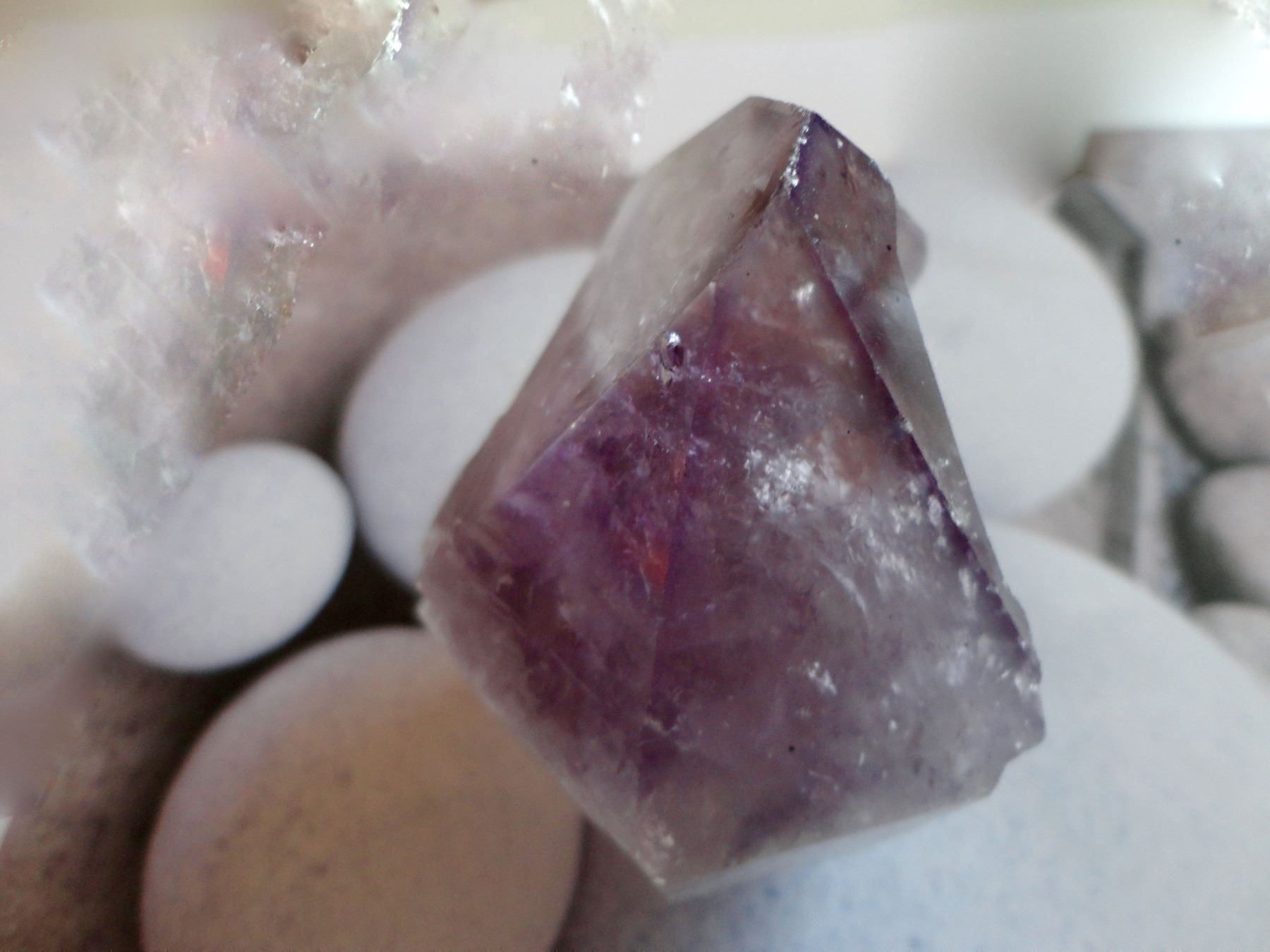 Edelsteine: Amethyst Spitze mit Stehfläche. – Neu (gemäss Beschreibung) aus Biberist von Steine
