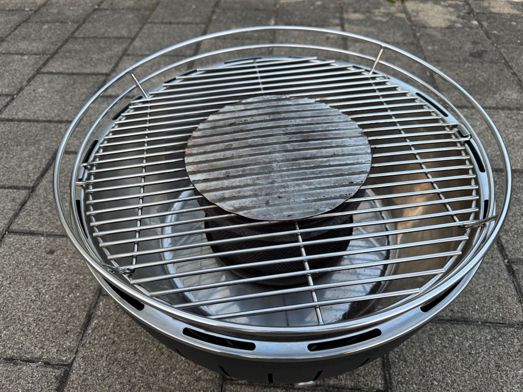 Lotusgrill Griglie: Lotus Grill XL mit Tragetasche – Usato da Sissach venduto da Sinom 2