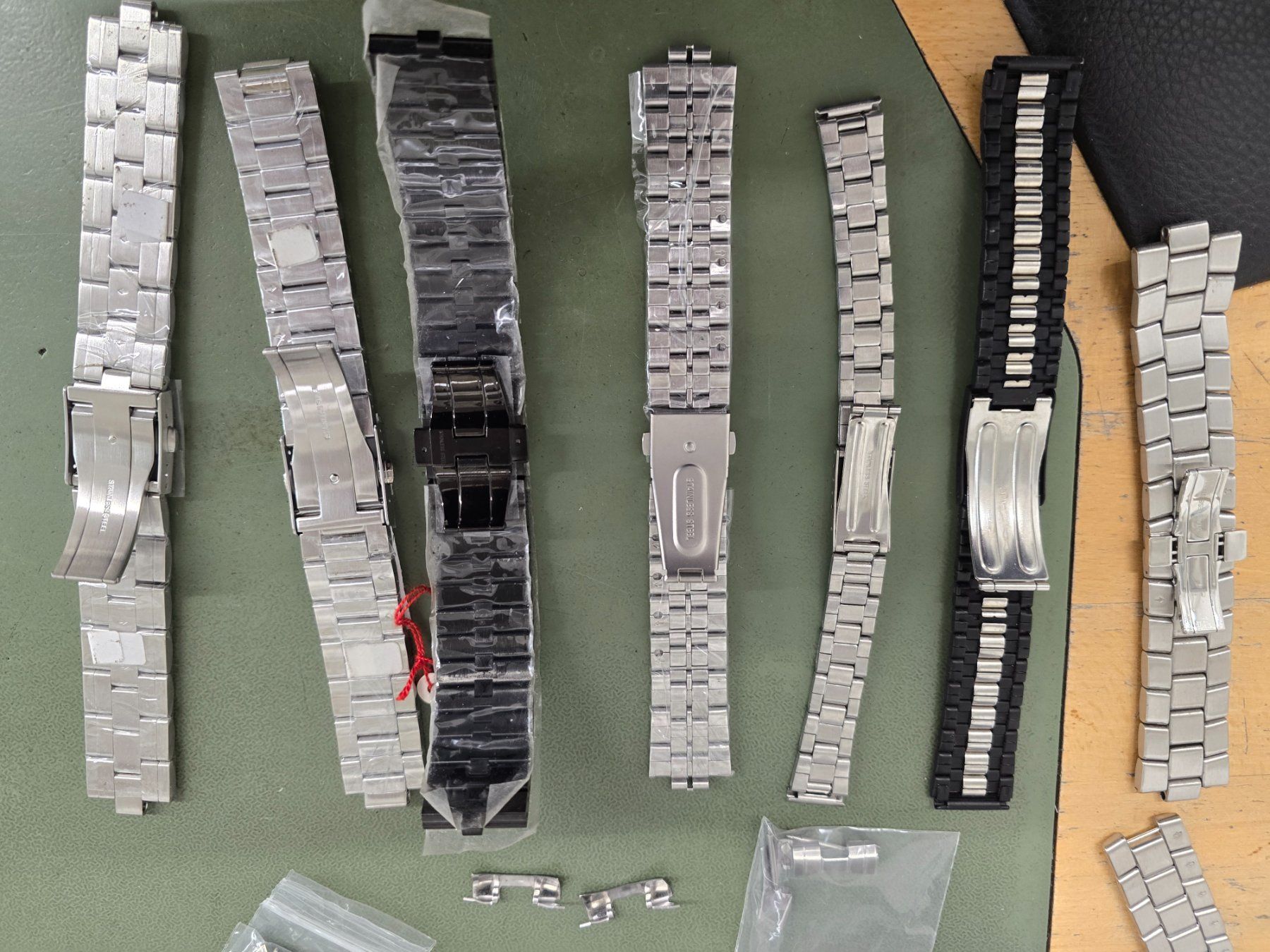 Orologi: Lot de 7 bracelets de montre – Usato da Tramelan venduto da Nirdan 3