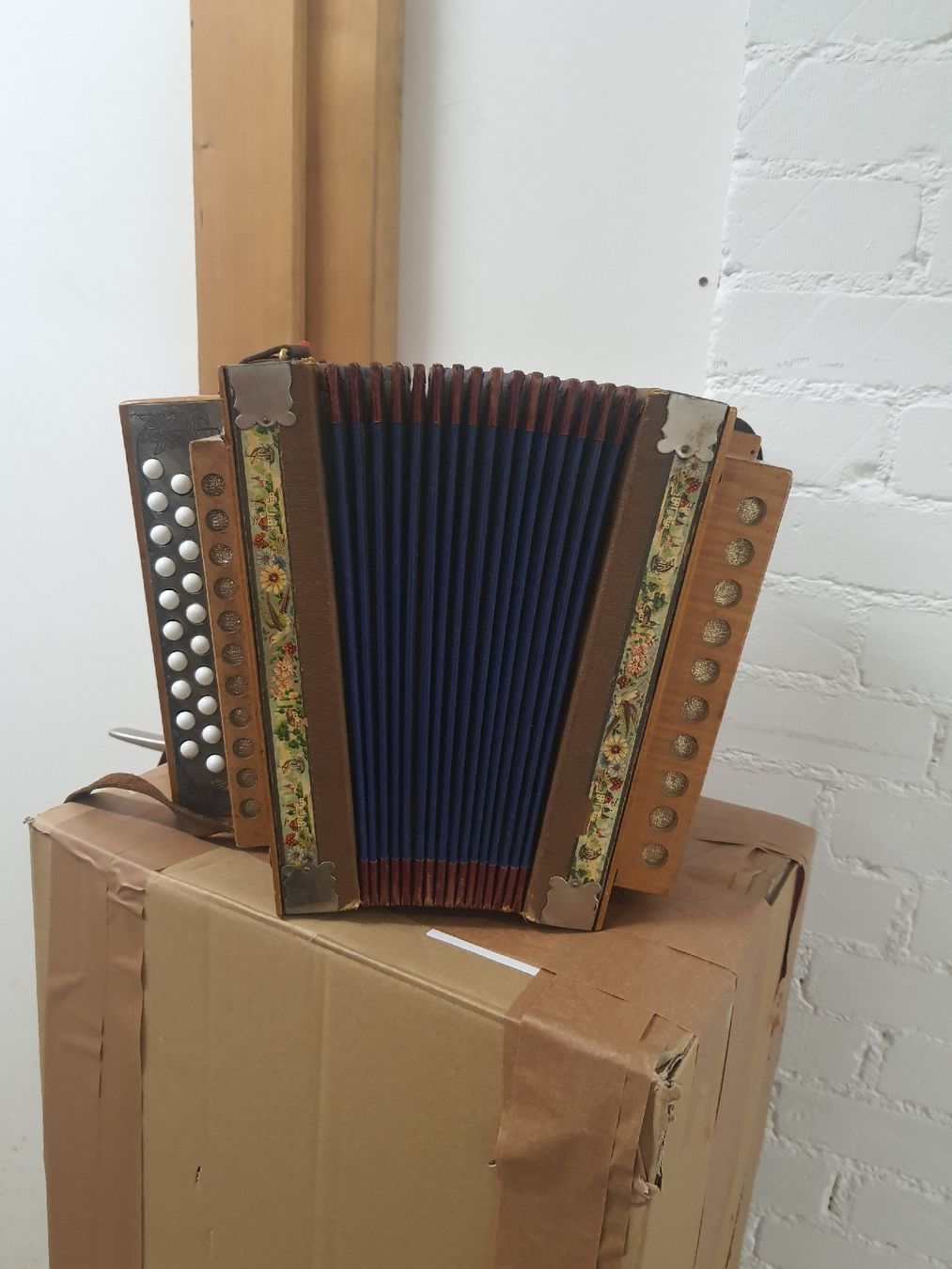 Instruments de musique: schwyzerorgeli 8 basses à restaurer  – D'occasion à Pont-de-la-Morge par Mirabelle0