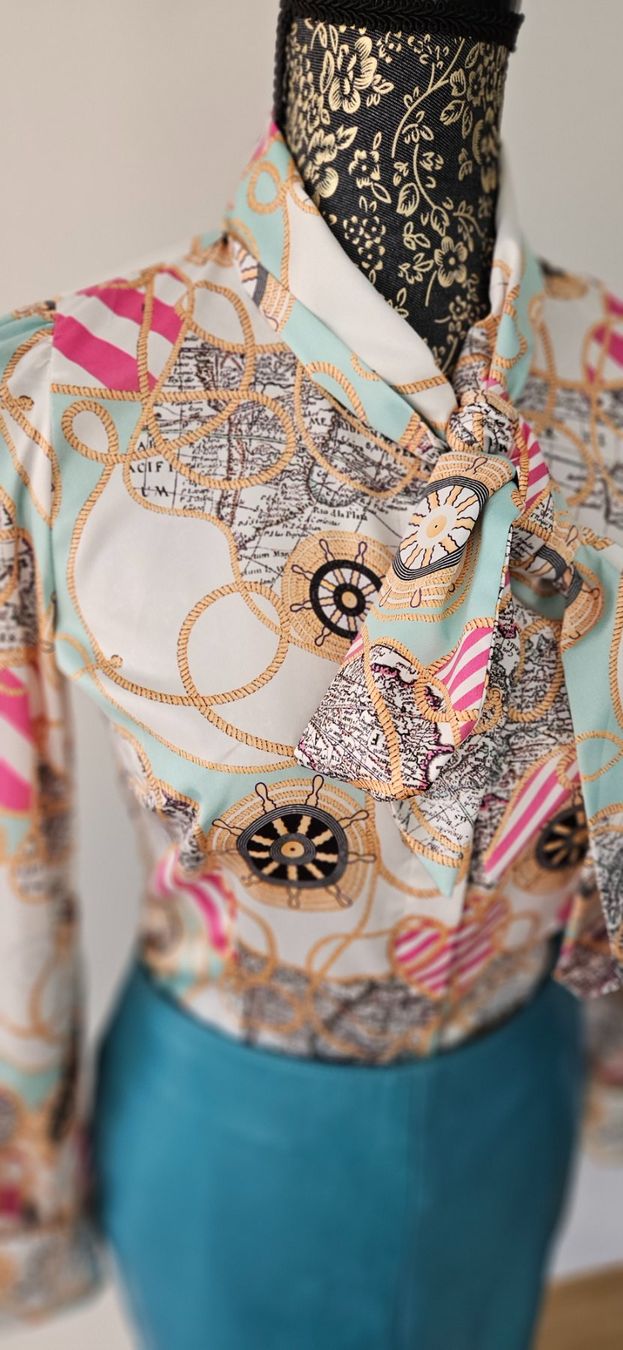 Chemisiers: ✨Blouse élégante✨ – D'occasion à Riddes par LuXuriousExcess