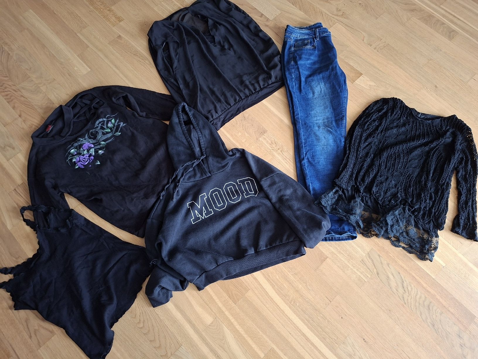 Lotti di vestiti: Kleiderpaket Grösse M – Usato da Lyss venduto da Infinia