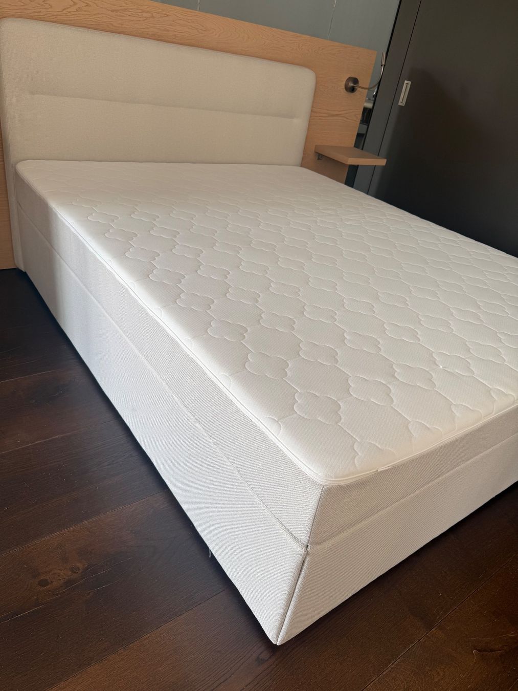 Beliani Letti: Boxspringbett mit Kopfteil hellbeige Zustand neu – Nuovo (secondo la descrizione) da Schönenwerd venduto da myi_7j5m 1