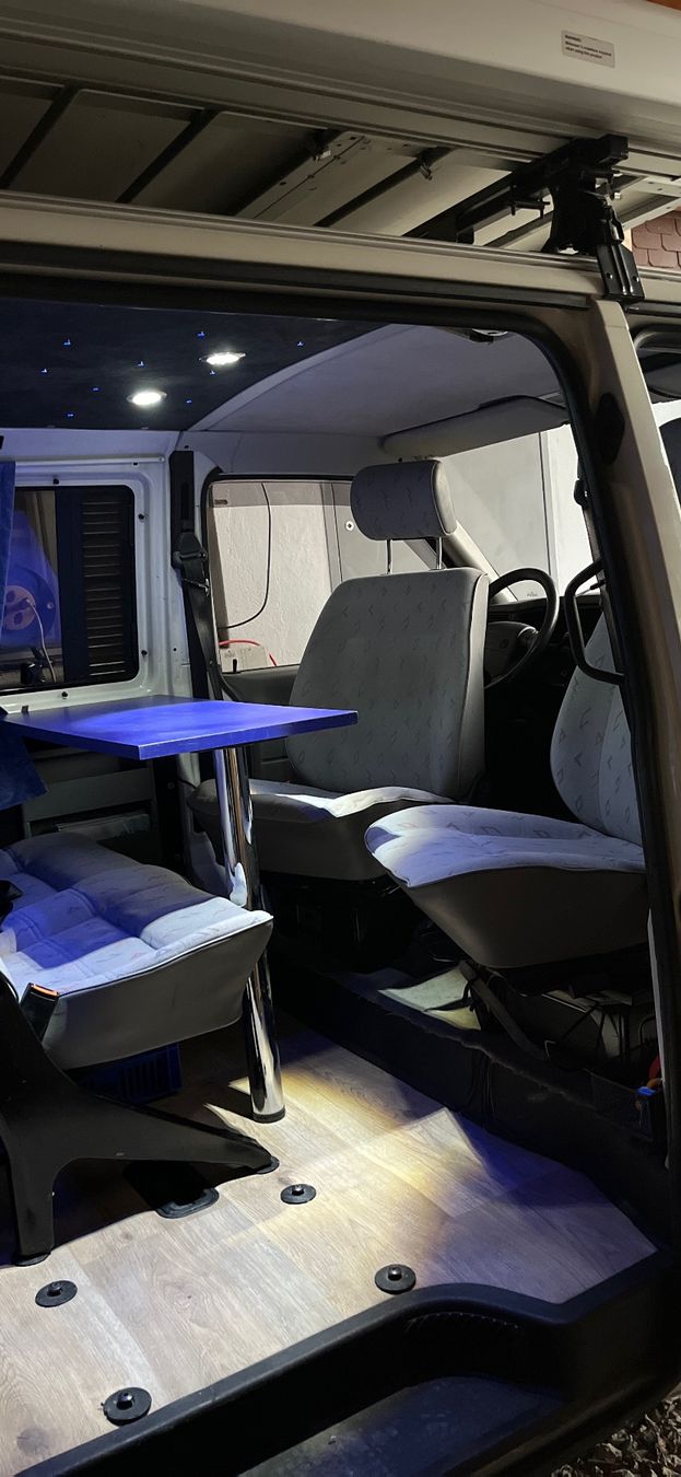 VW Camping Fahrzeuge: VW T4 2.5 TDI Camper, Langversion – Gebraucht aus Sachseln von sewa20 3