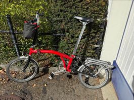 Faltvelo Brompton rot mit Gepäcktraeger gebrauchter Zustand