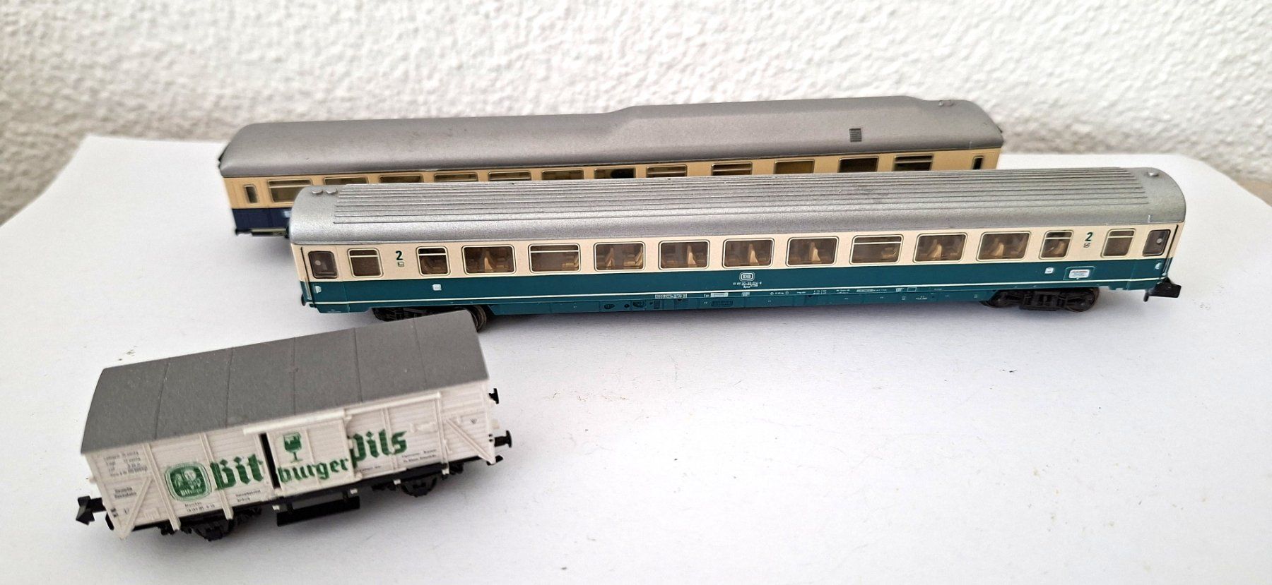 Fleischmann Modellini di ferrovie: Fleischmann / Minitrix und Arnold 3 Wagen DB / DR und DSG – Difettoso da Biberist venduto da Ntrains 2