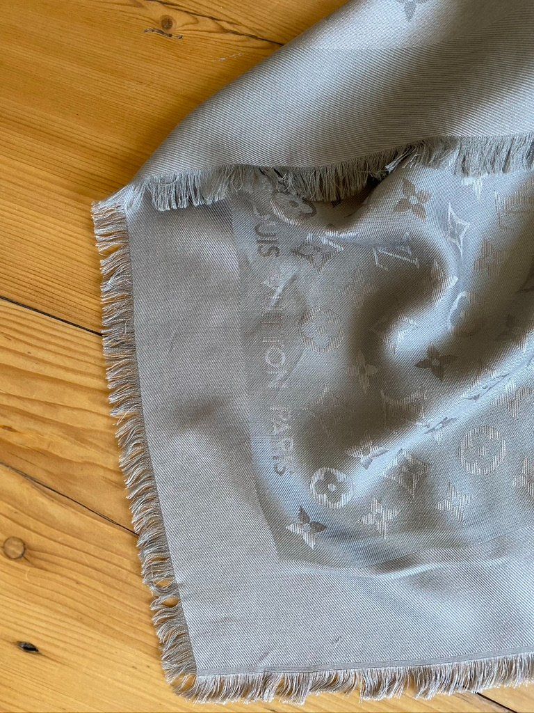 Louis Vuitton Foulard & Sciarpe: Louis Vuitton, Foulard – Usato da Zürich venduto da leo0105 3