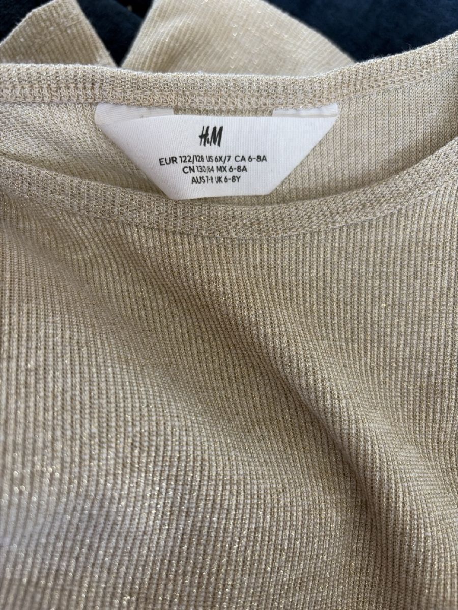 H&M Maglioni & Felpe: Glitzertop mit Rüschen H&M 122/128 – Usato da Au ZH venduto da schneebi88 1