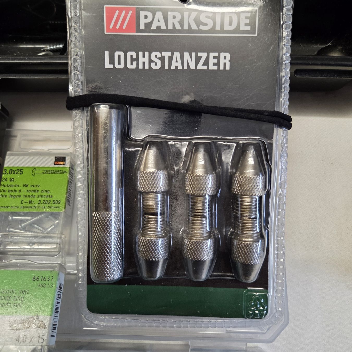 Tutti gli attrezzi: Parkside Lochstanzer und Sortiment Schrauben Dübel Set – Usato da Stans venduto da Ducati16 1