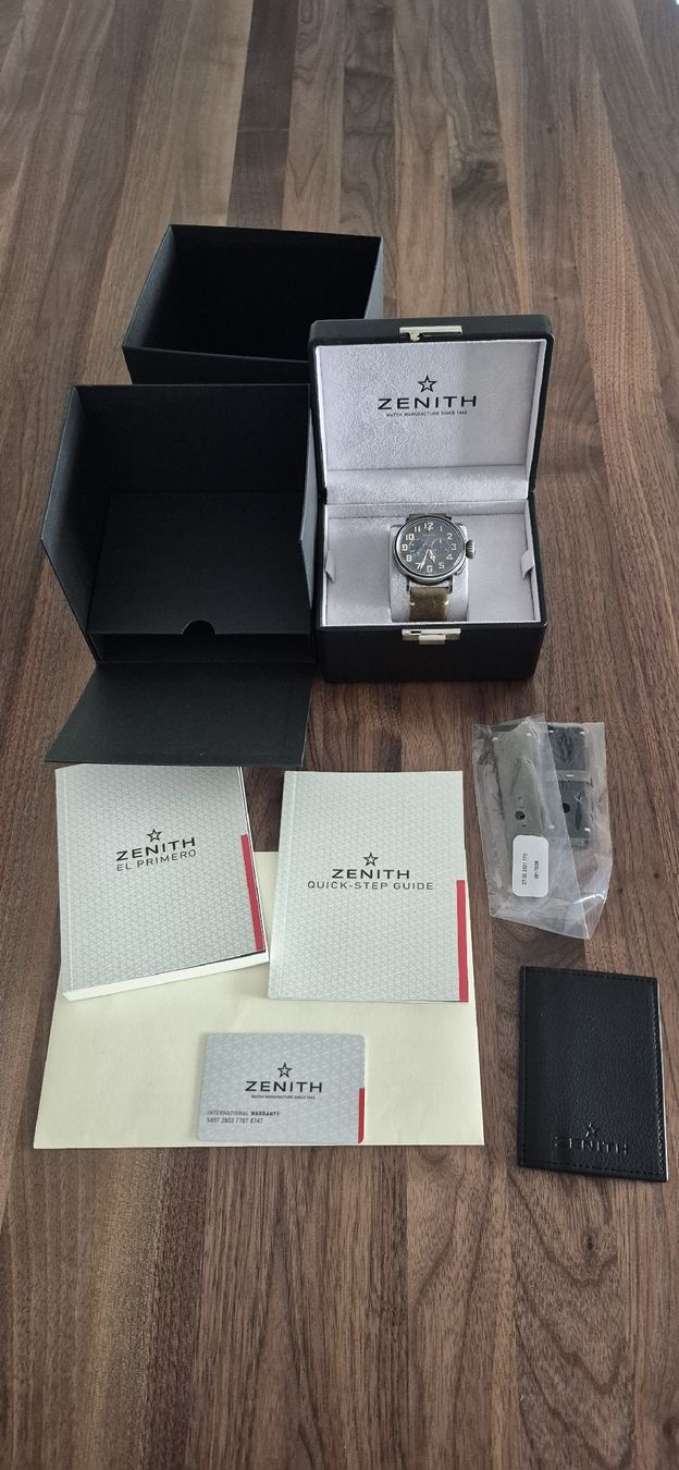 Zenith Uhren: Zenith Heritage Pilot Typ 20 ton-up 45mm Chronograph – Neu (gemäss Beschreibung) aus Dornach von Signs0 6