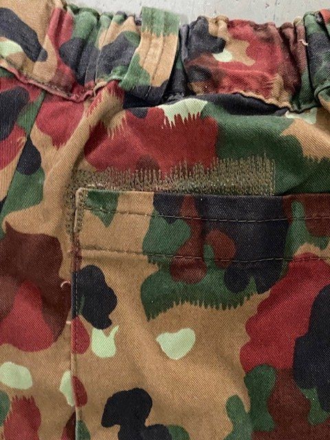 Schweizer Armee Uniformi: KAMPFHOSE TAZ 83  CH ARMEE – Usato da Chur venduto da silbermon 5