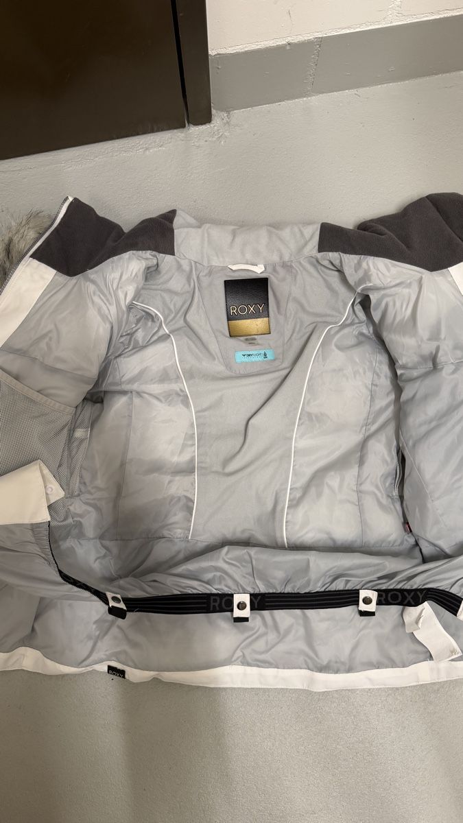 Roxy Jacken: Roxy Winterjacke – Gebraucht aus Pfäffikon ZH von iva_7ktw 3