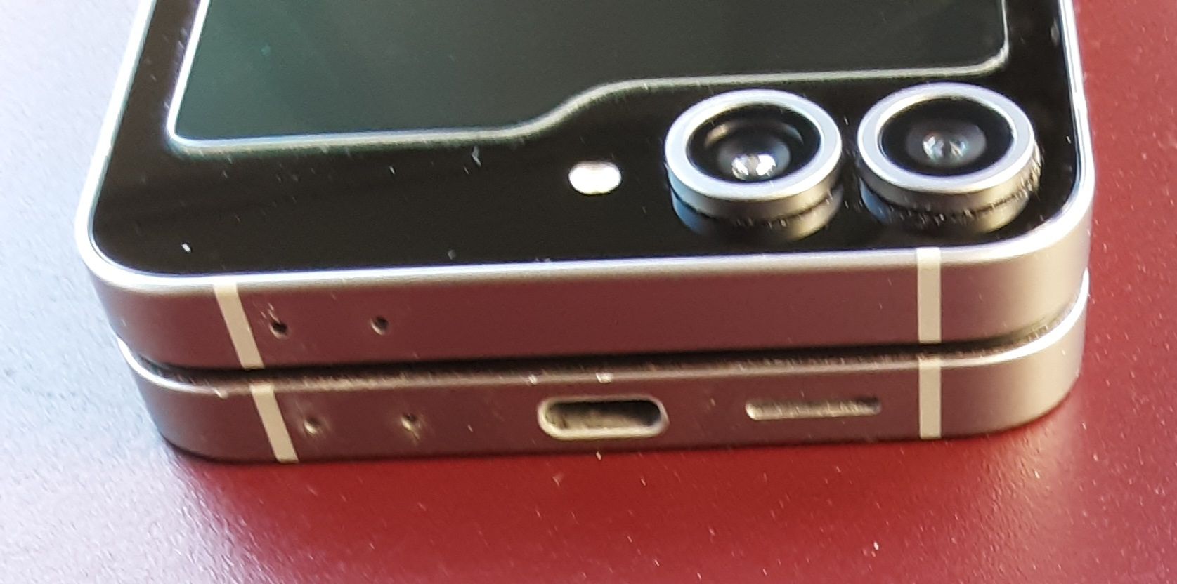 Samsung Handys / Smartphones: Galaxy Z Flip 6 – Gebraucht aus Valeyres-sous-Rances von Untitled 1