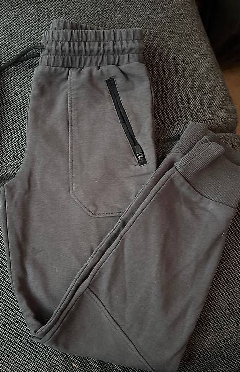 Primark Pantaloni: 2 Paar Trainerhosen – Usato da Regensdorf venduto da Piritatti 2