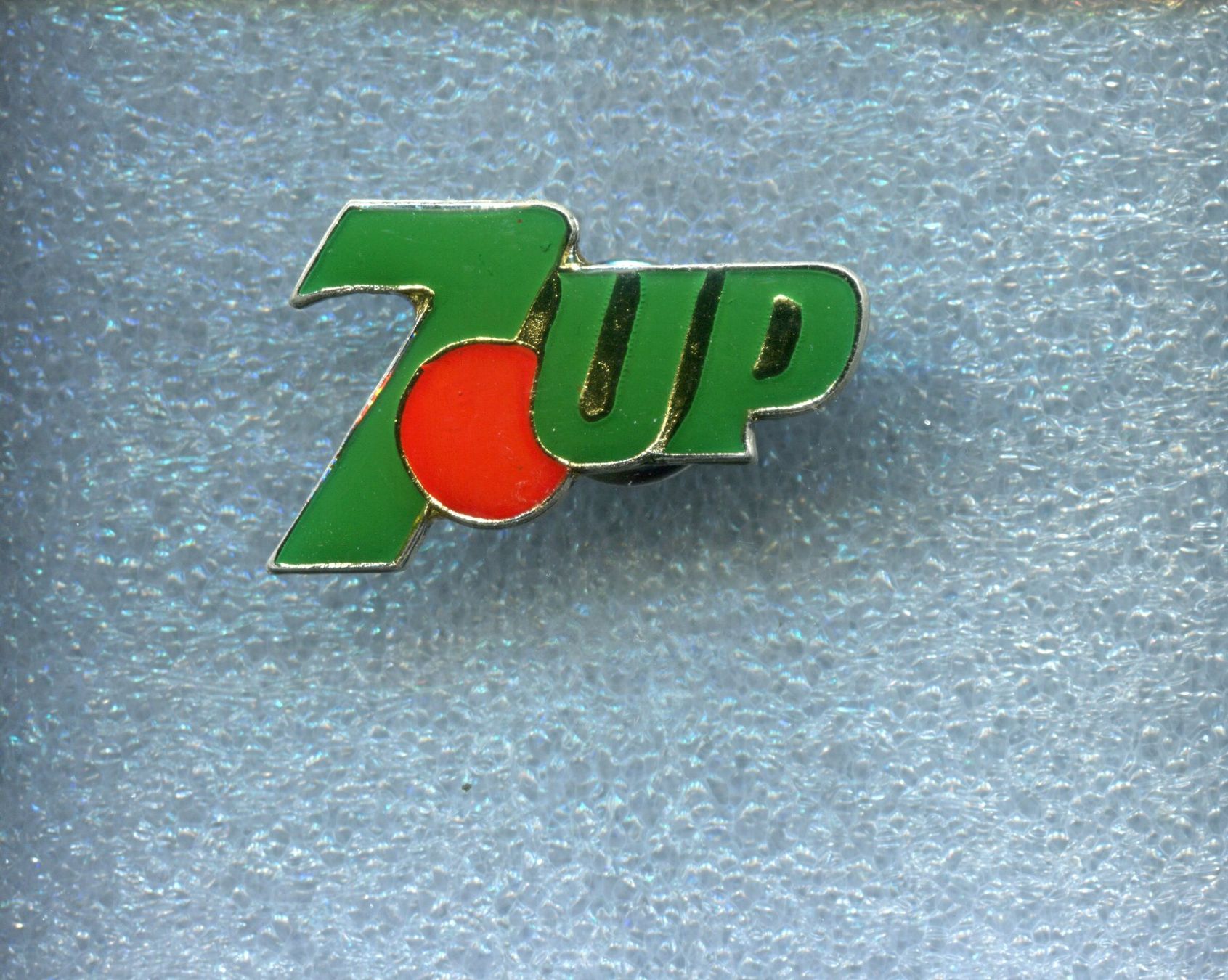 Plaketten & Abzeichen: 7UP  Logo – Gebraucht aus Winterthur von Sammleroase