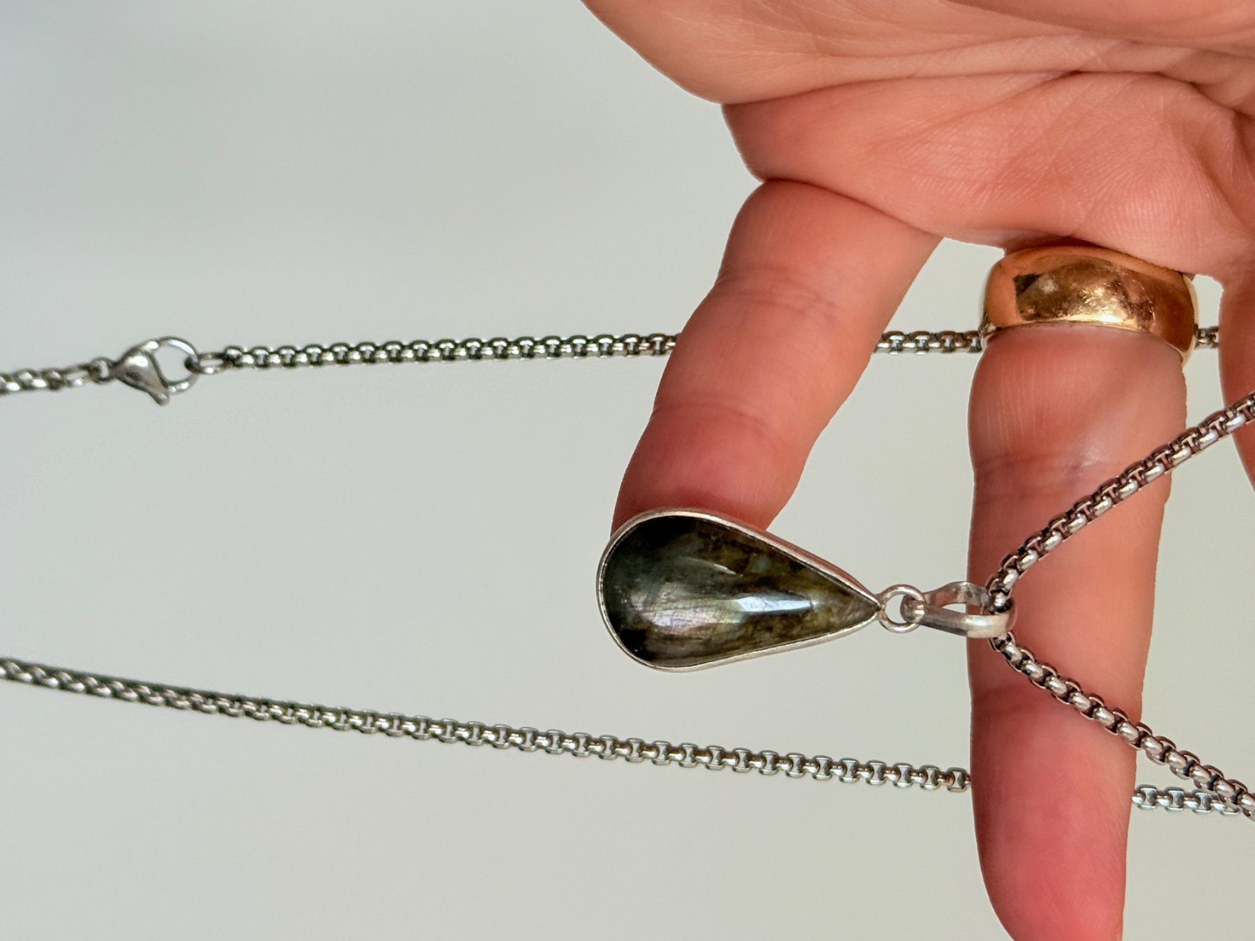Ketten: Fashionable labradorite necklace – Neu und originalverpackt aus Genève von AGBERG 7