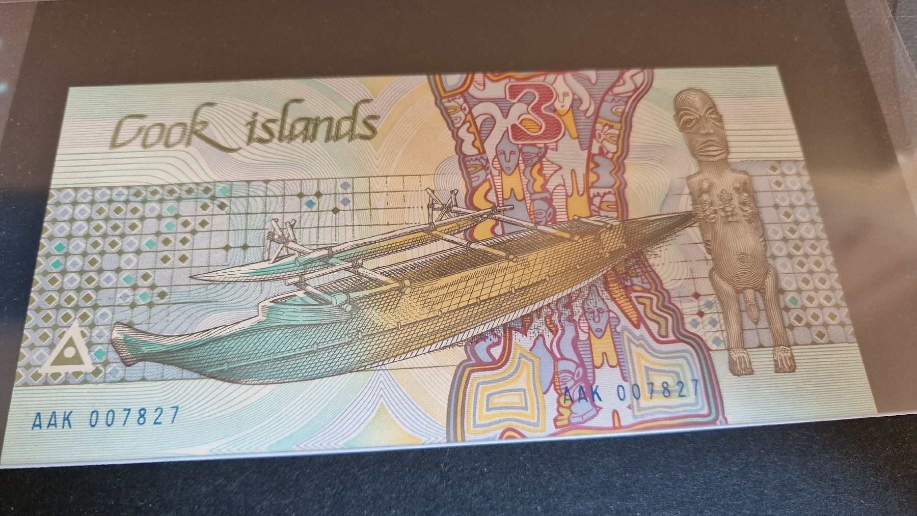 Banconote: Cook Islands 3 Dollar Schein AAK 007827 – Nuovo e nell'imballaggio originale da Herisau venduto da Antiques.AR 1