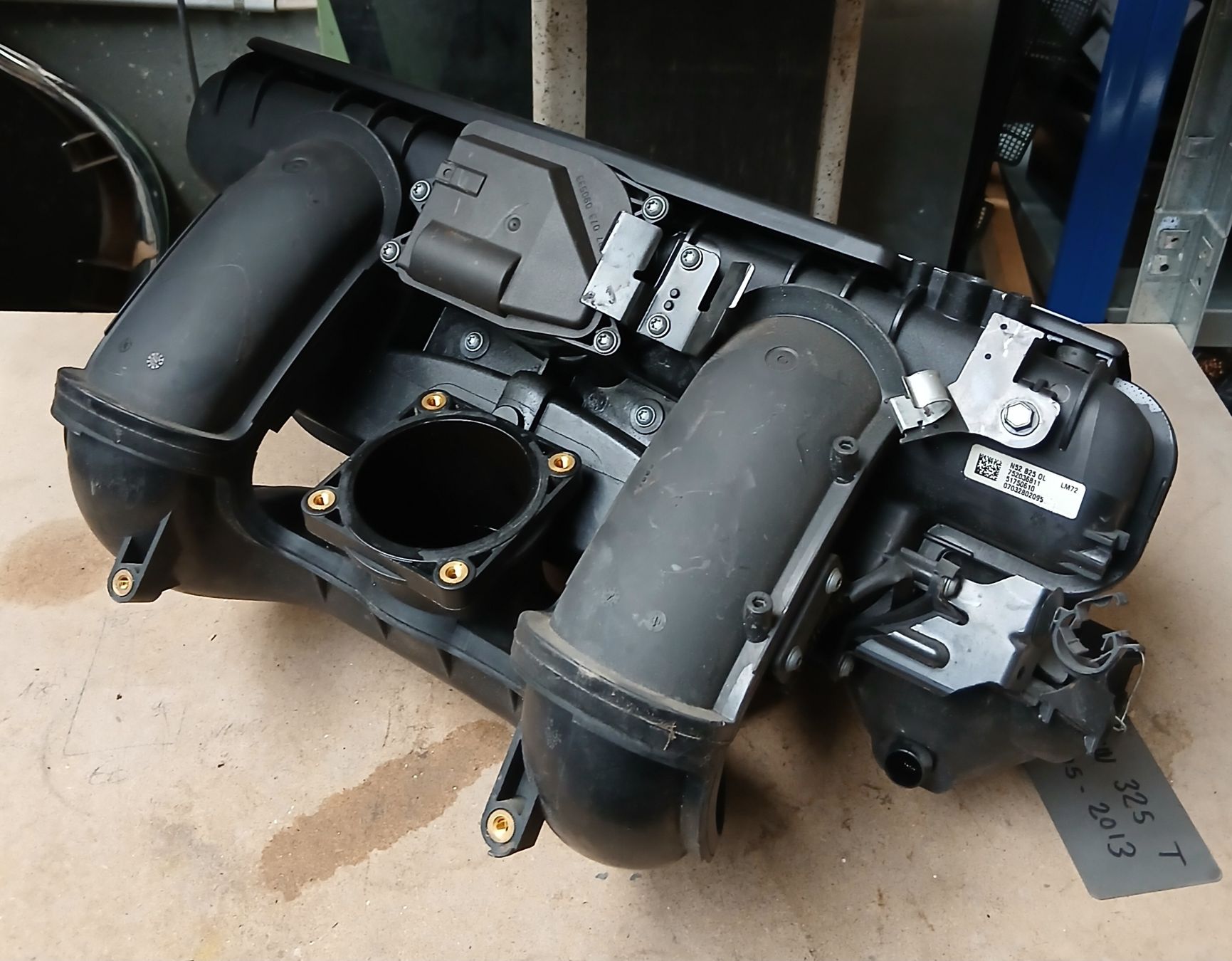 BMW Tutti pezzi di ricambio auto: Admission BMW E90 E91 325 – Usato da la heutte venduto da Auto-stock 1