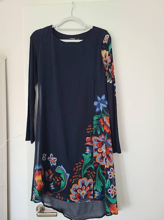 Vestiti: Wunderschönes Desingual-Kleid mit passendem Schal, Größe S – Usato da Winterthur venduto da electone 2