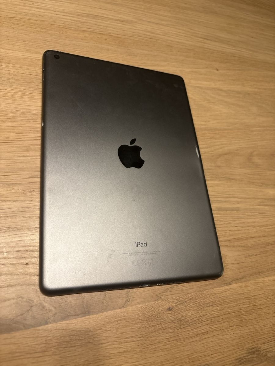 Apple Tablet PC: Apple iPad 7 schwarz – Usato da Therwil venduto da sjermann 1