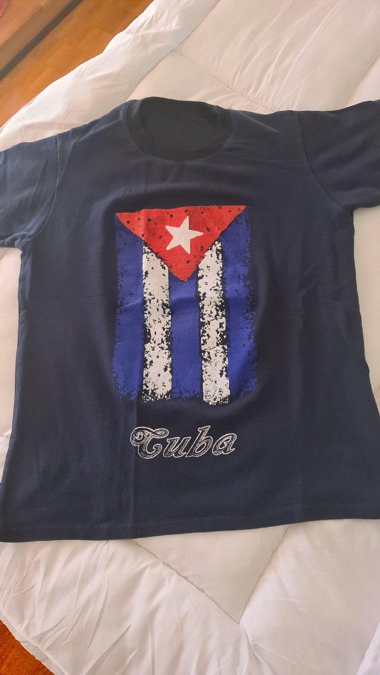 T-shirt: tshirt aus cuba M – Nuovo (secondo la descrizione) da Aarau venduto da pafiro
