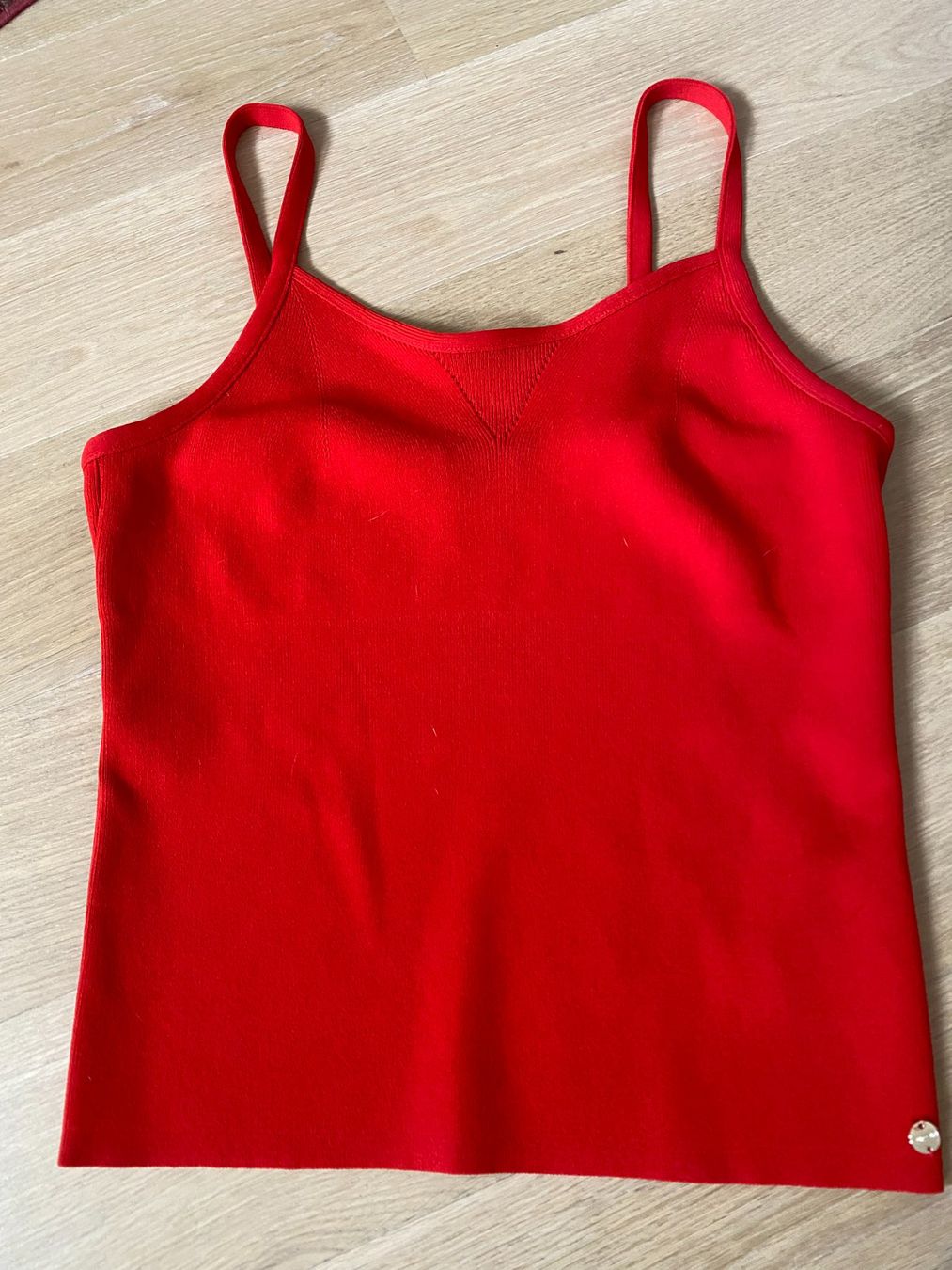 Marc Cain Top: Marc Cain Kurztop in Rot, Gr. N6 oder D44, neuwertig – Nuovo (secondo la descrizione) da Regensdorf venduto da Pointer2009