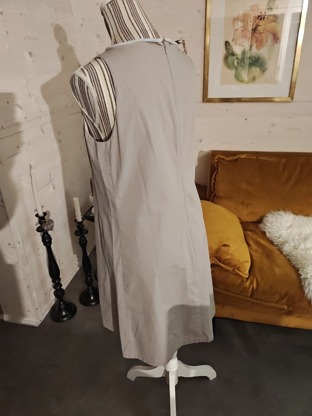 Kleider: Ärmelloses Kleid grau mit Mesh-Einsatz  – Gebraucht aus Feldbach von Lizze 1