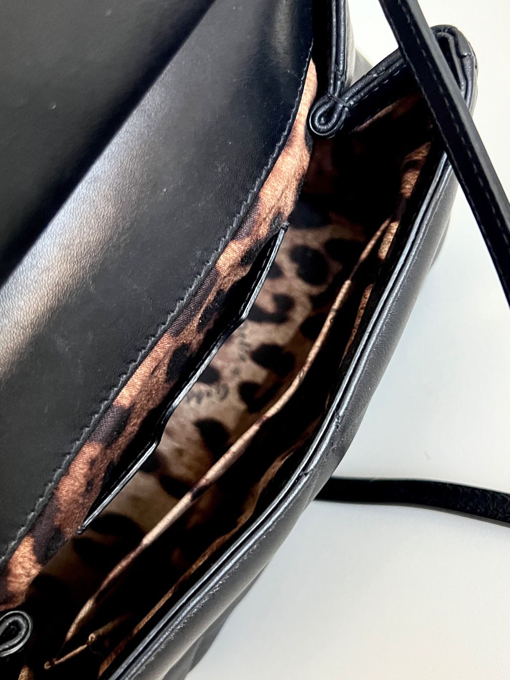 Dolce & Gabbana Borse da donna: Dolce & Gabbana Sicily Handtasche, schwarz – Usato da Bergdietikon venduto da pinkerton13 7