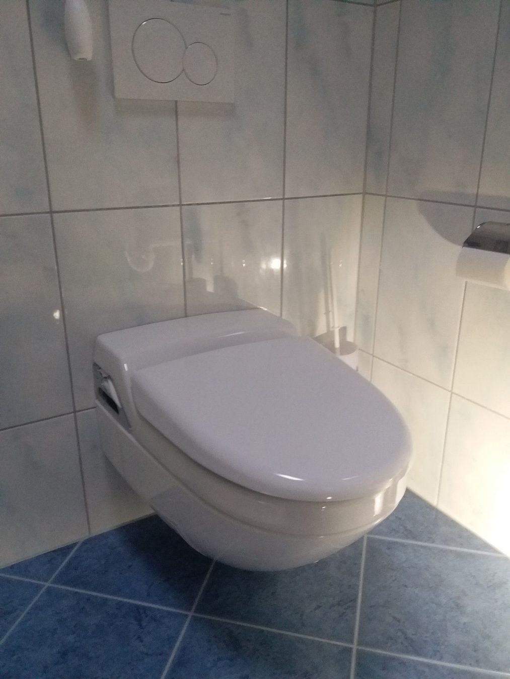 WC: Dusch WC Balena 8000plus – D'occasion à Seengen par Allshop1 3