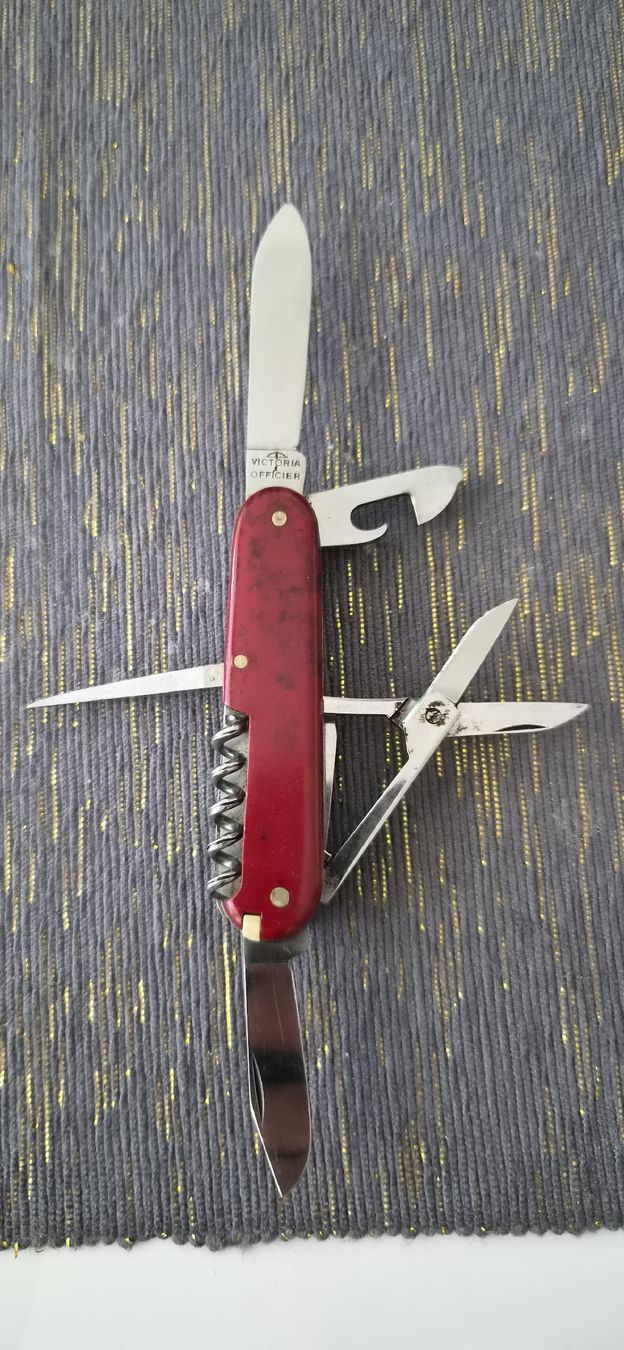 Victorinox Coltelli tascabile: Victorinox Victoria  – Usato da Bern venduto da BullseyeCH 1