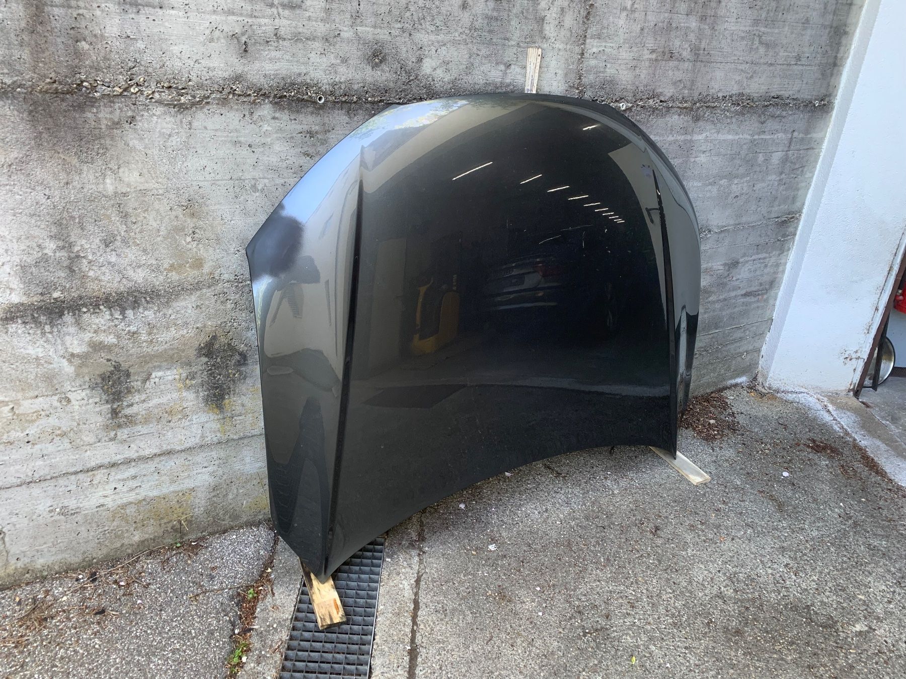 Audi Tutti pezzi di ricambio auto: Motorhaube Audi A7 S7 RS7 4G – Usato da Schaffhausen venduto da MesicMotors 1