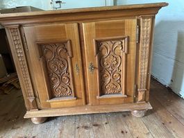 Holztruhe, massiv, vintage, mit Schnitzereien, top!