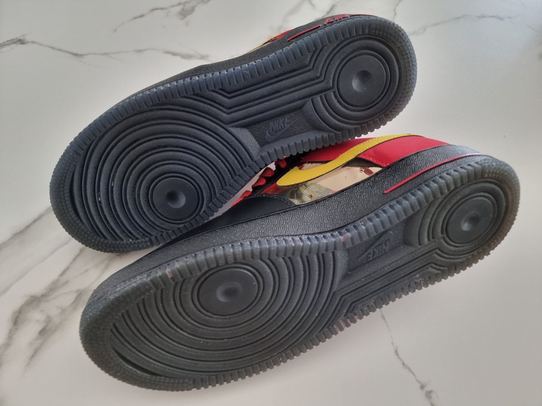 Nike Scarpe da uomo: Nike Air Force 1 Low "Kyrie Irving" (42.5) – Usato da Zürich venduto da TrueTrade 4
