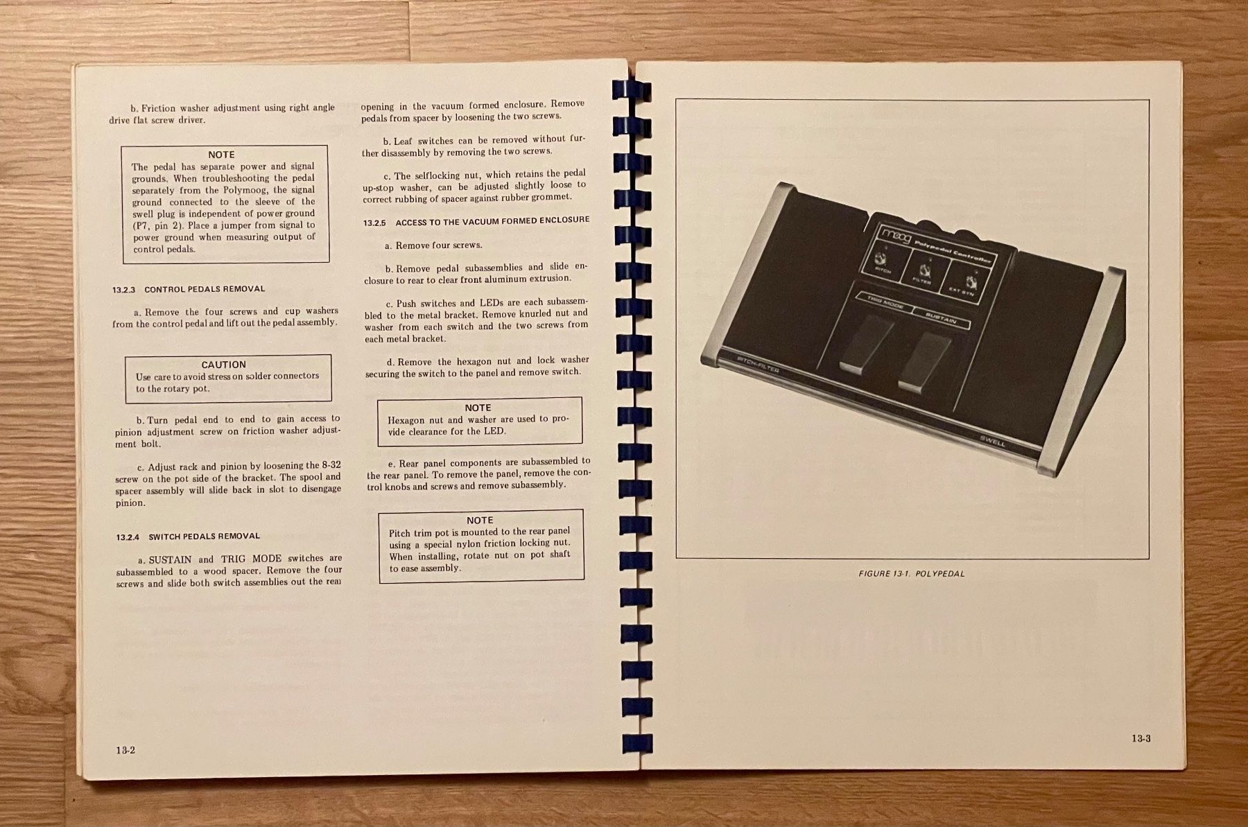 Strumenti musicali: Polymoog Synthesizer Original Technical Manual Vol. 1 & 2 – Usato da Mauren TG venduto da Georgie 4